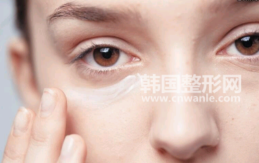 如何去除<a href='/tag_yandai21.html'>眼袋</a>了?