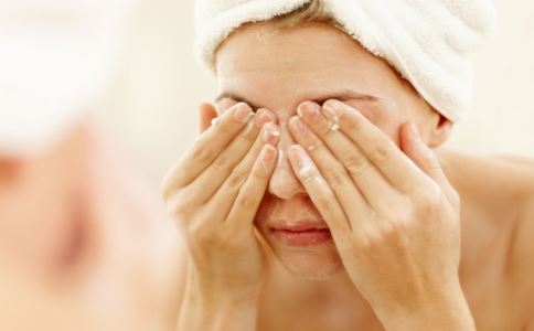 护肤品最多涂几层 哪些护肤品比较保湿 皮肤怎么保湿