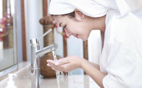 夏季油性肌肤怎么控油 油性肌肤控油的方法 夏季如何控油效果好