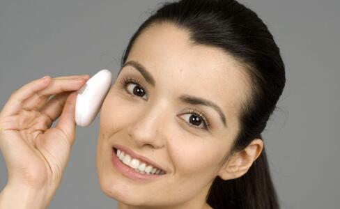 自制蜂蜜面膜的做法 蜂蜜面膜有哪些 哪种面膜能美白肌肤